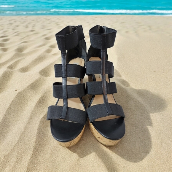 Steve Madden woman's size 9.5 5" platform heels with upper straps. Zip up backs. - Picture 4 of 6